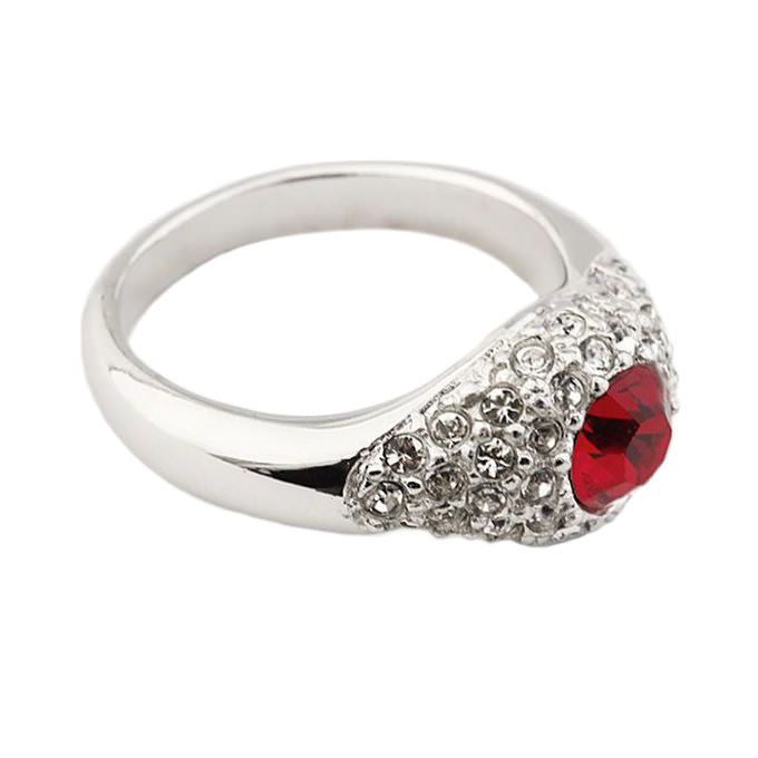 Красный камень кольцо