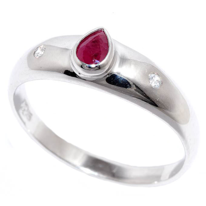 Кольцо из серебра с рубином